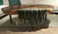 Oryginalny stolik z niepowtarzalnym blatem z drewna egzotycznego