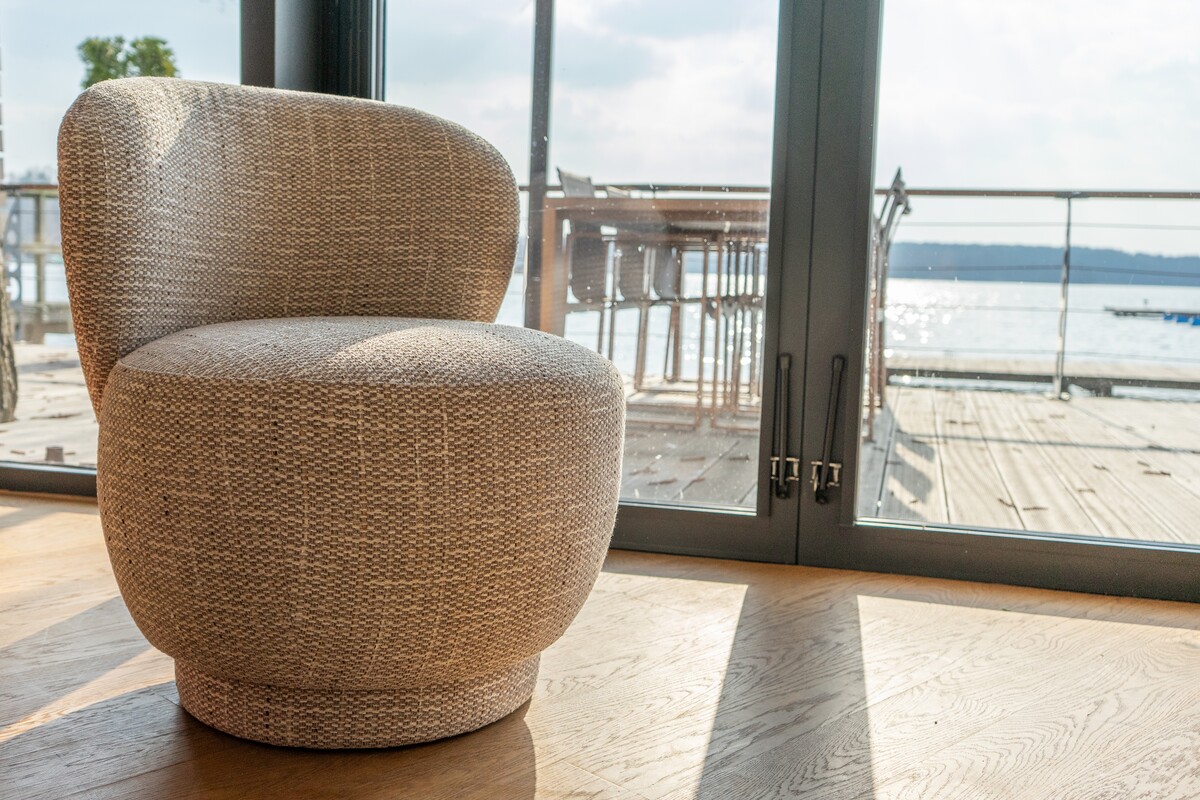 Mały fotel bez boków