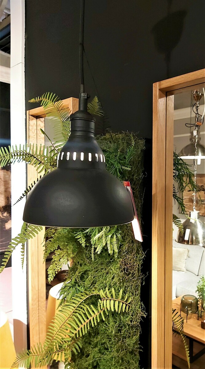 Czarna lampa loft