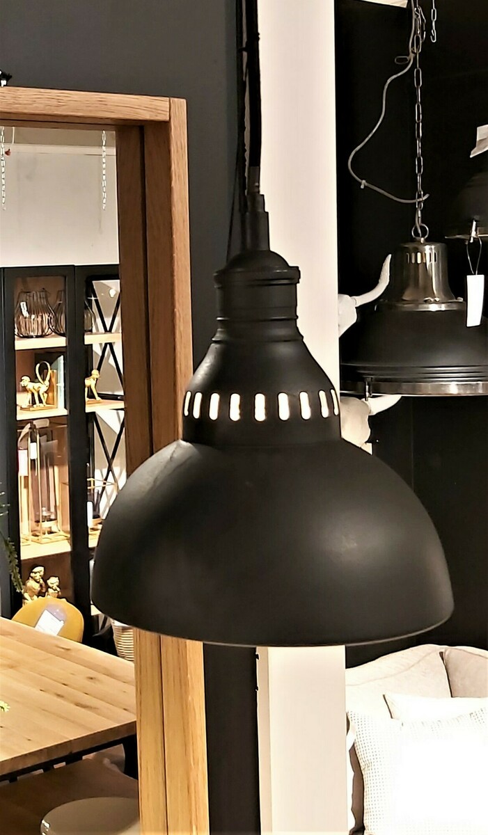 Czarna lampa loft