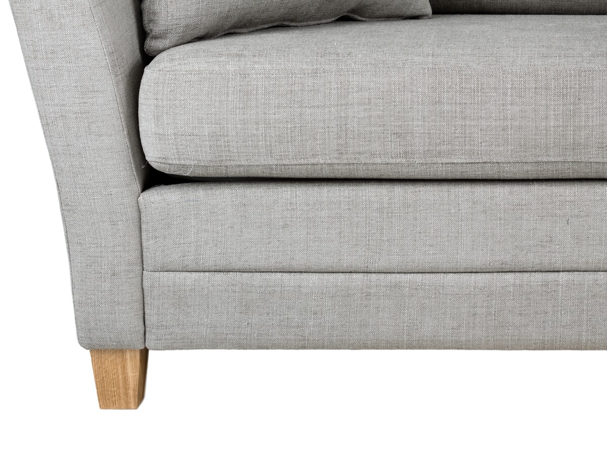 Elegancka sofa na drewnianych nóżkach Bari