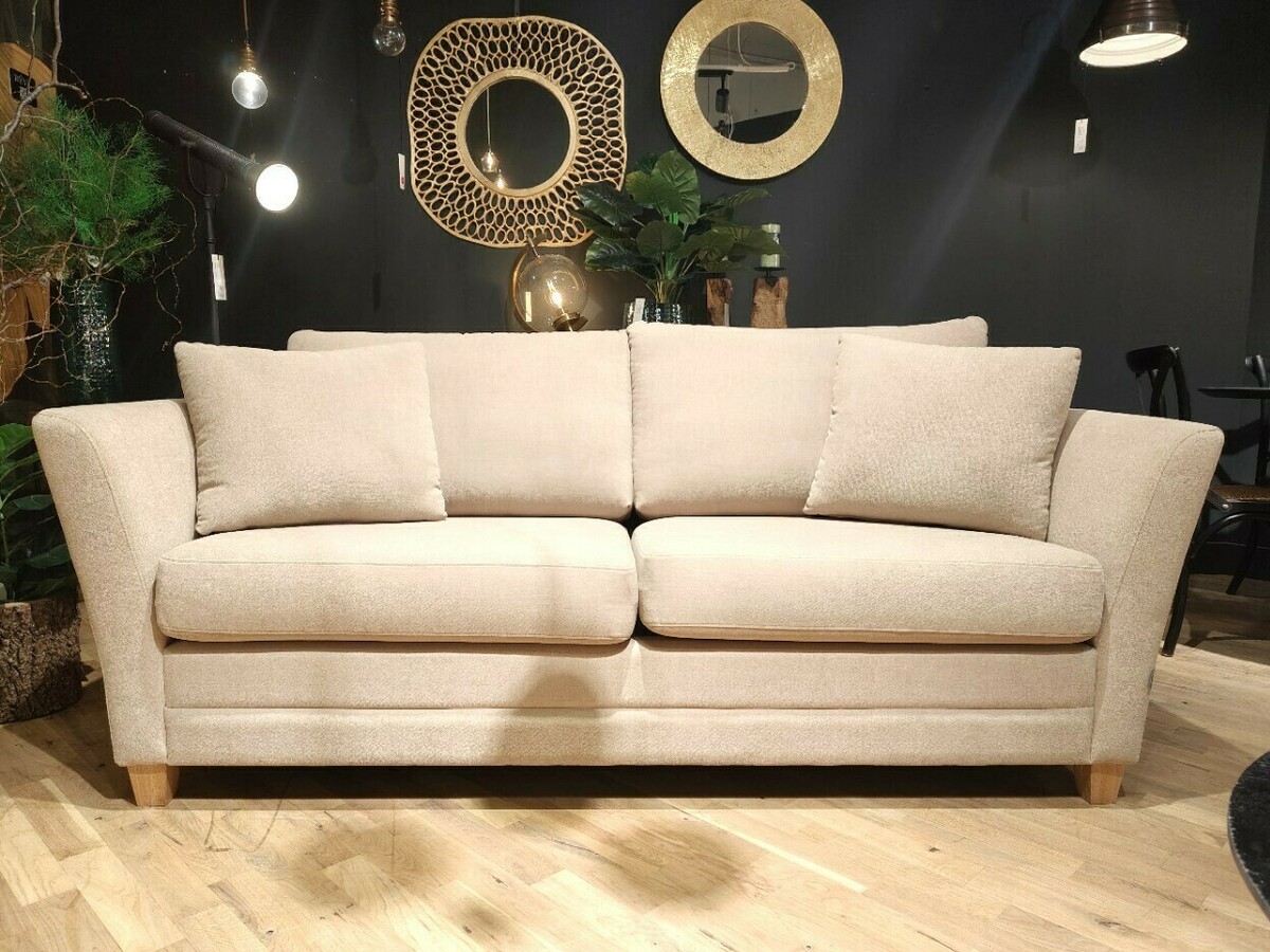 Mała elegancka sofa