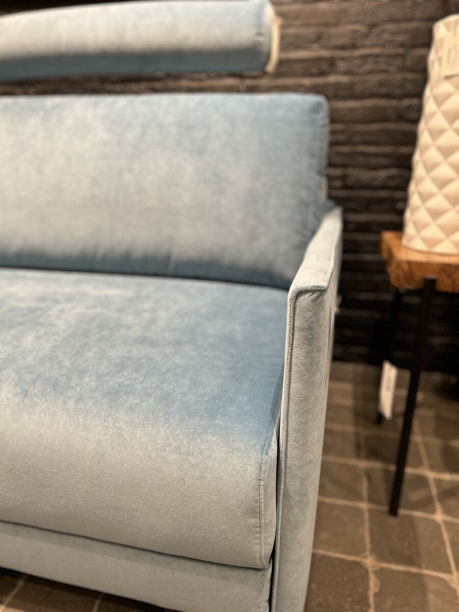 sofa z wąskim boczkiem; mała kanapa rozkładana