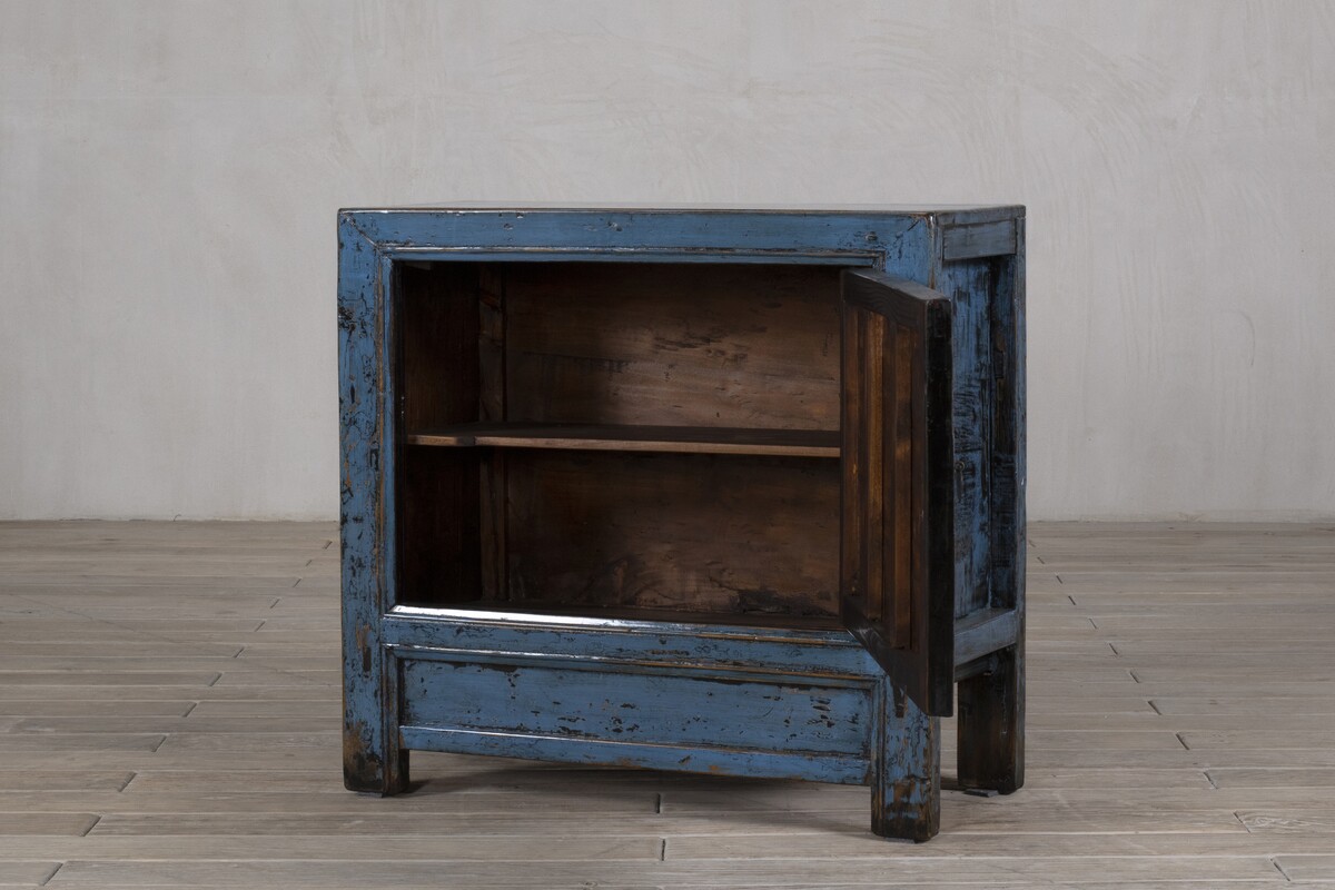 ciekawe komody w połysku, stare szafki z drzwiami po renowacji M-65   TA18-7229-91-40-85 (10)