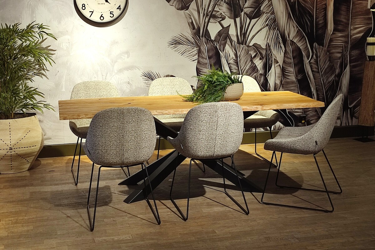 Krzesła Mti Furninova, krzesła do jadalni, komplet krzeseł w melanżowej tapicerce