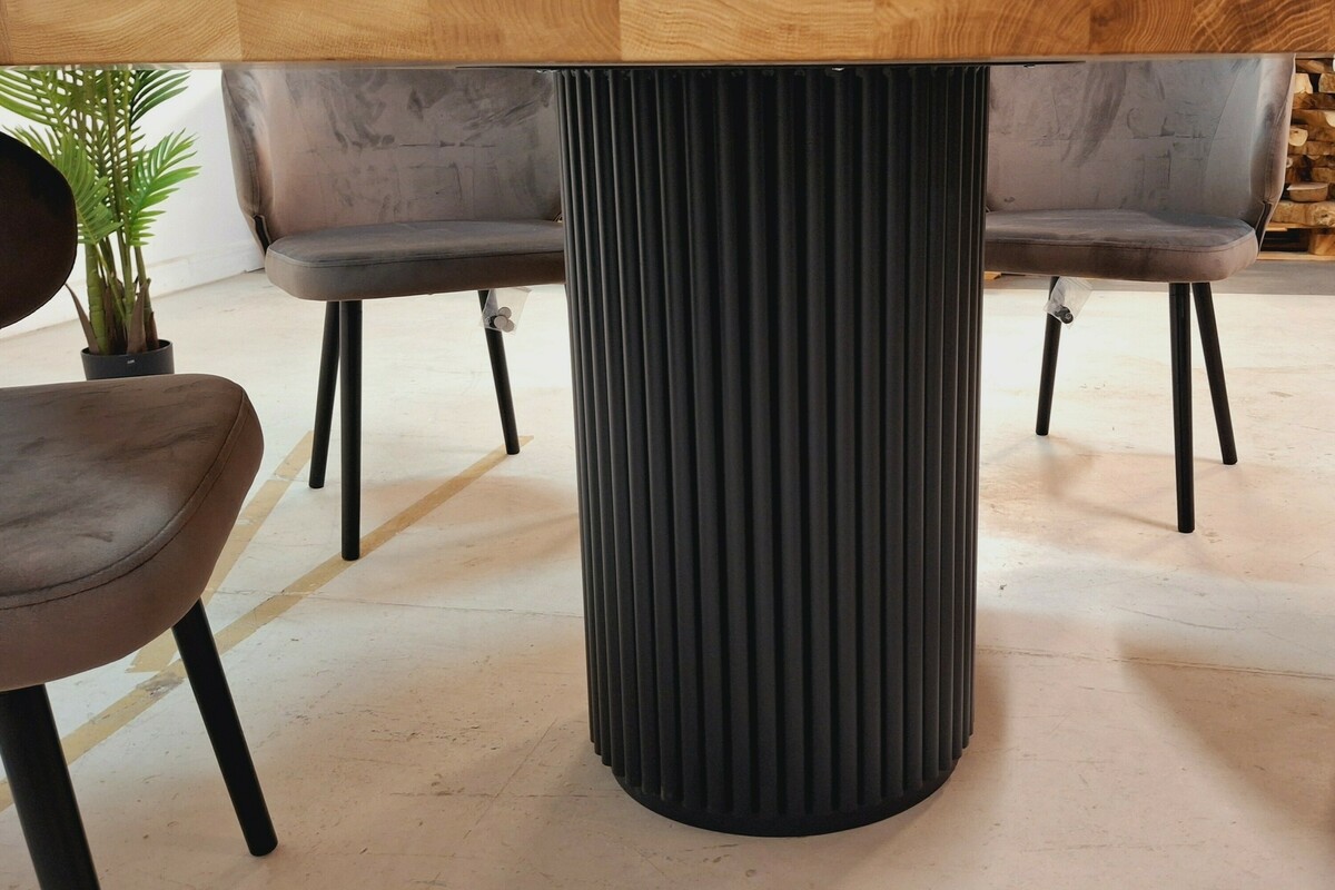 Okrągłe stoły na dekoracyjnej nodze, stoły na wymiar