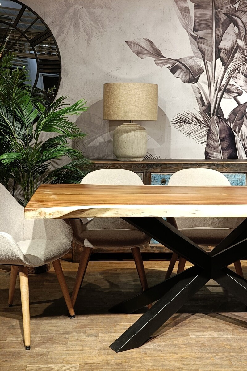 Stół do jadalni z litego drewna
stół do salonu z naturalnego drewna
stół konferencyjny z masywnego drewna  egzotycznego