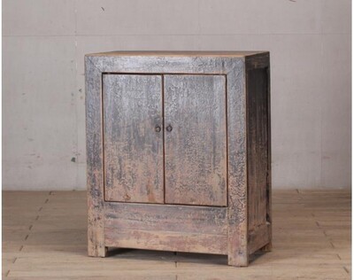 mała szafka z drewna naturalna stara po renowacji, unikatowe meble w domu